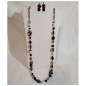 5/$15 White House Black Market Necklace and Earring Set